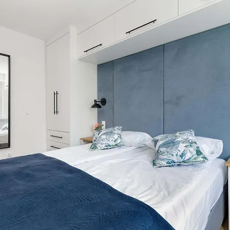 Przytulny Z Dwiema Sypialniami I Balkonem W Gdyni By Renters *
