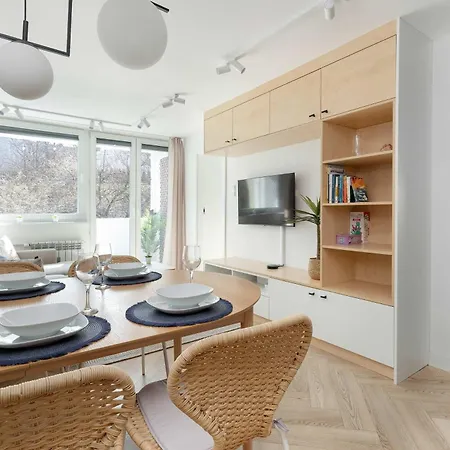Appartement Przytulny Z Dwiema Sypialniami I Balkonem W Gdyni By Renters Gdynia